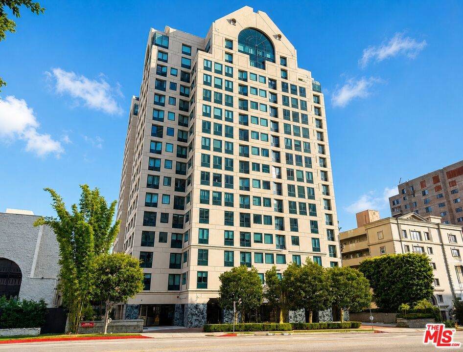 10520 Wilshire Boulevard - Photo 1