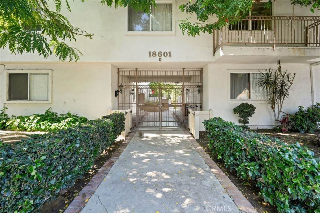18601 Collins - Photo 1