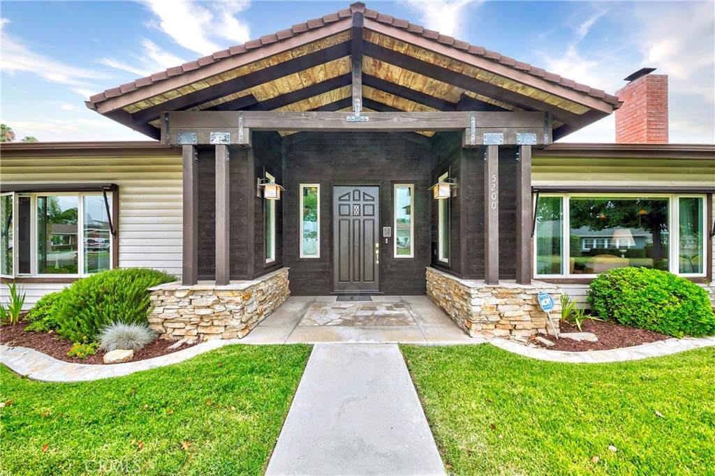 5200 Somerset - Photo 1