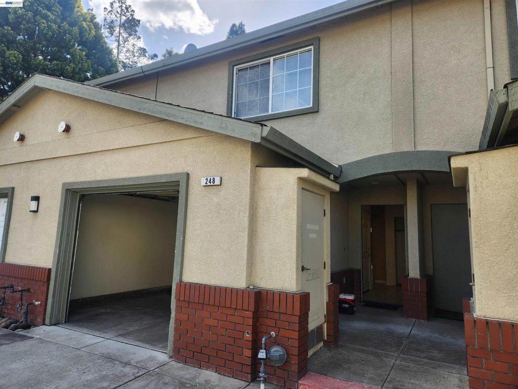 252 Lansing Way - Photo 1