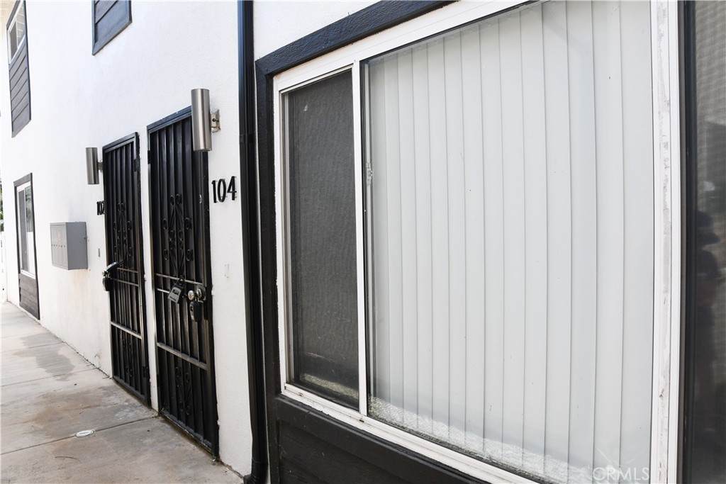 994 Valencia - Photo 1