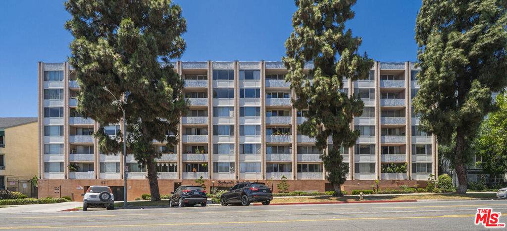 421 La Fayette Park Place - Photo 1