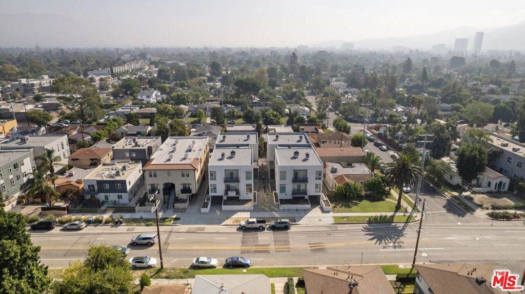 5114 Cahuenga Blvd - Photo 1