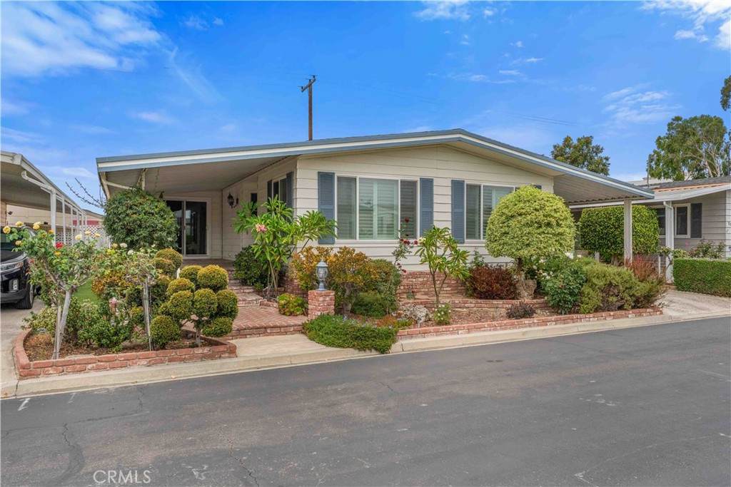 719 Glenlake - Photo 1