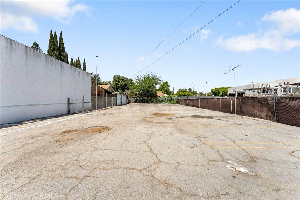 12171 Firestone Blvd - Photo 1