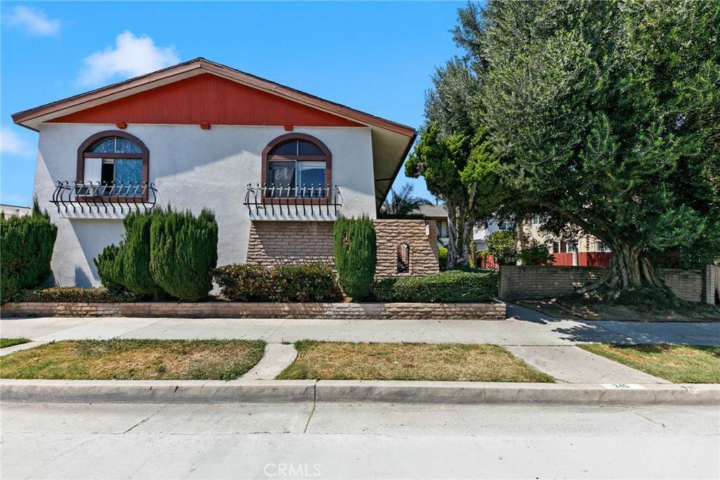 245 Artesia - Photo 1