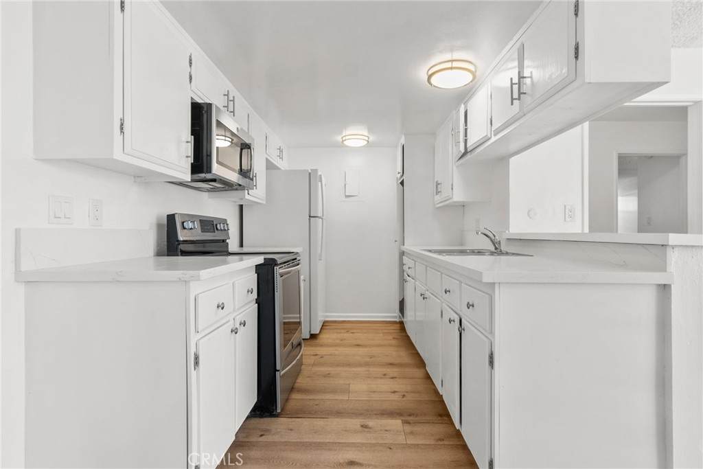 8649 Sunland Boulevard - Photo 1