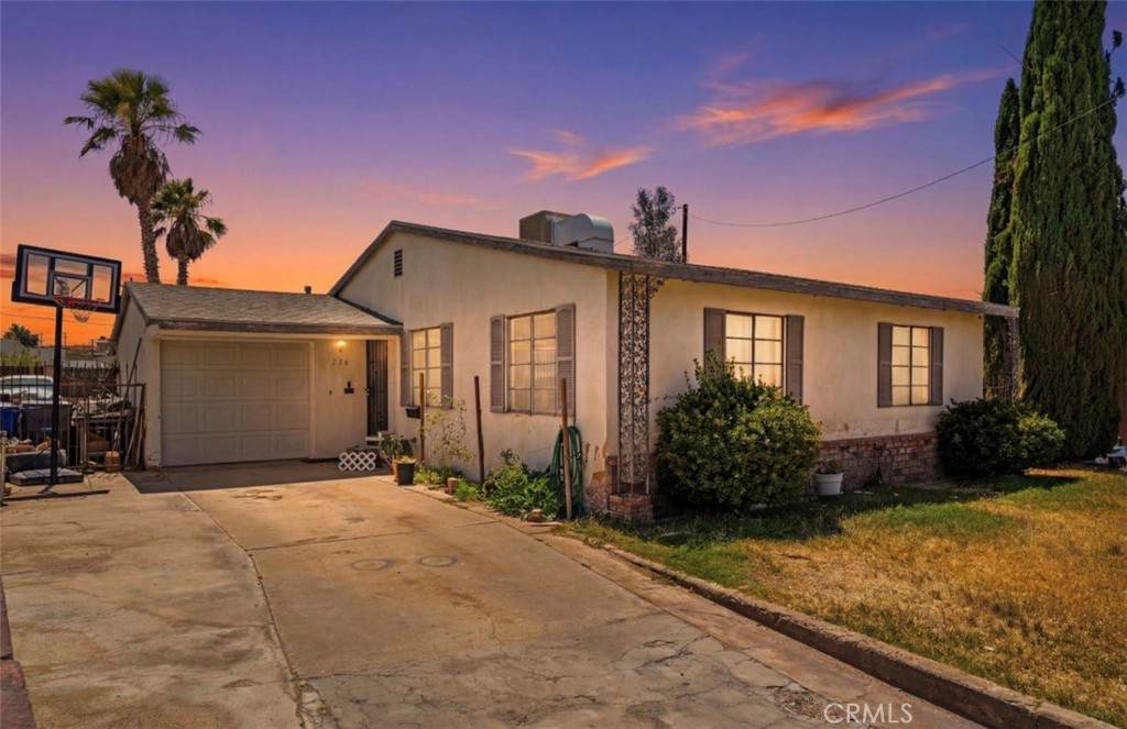 736 Belinda Avenue - Photo 1