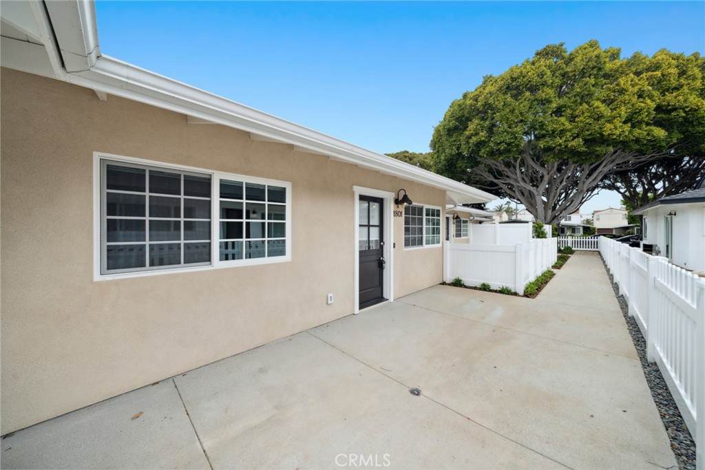 1801 Clay St - Photo 1