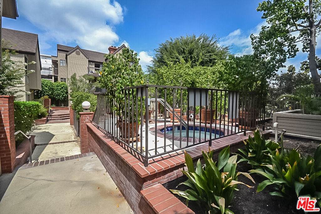 https://bt-photos.global.ssl.fastly.net/socal/orig_boomver_1_445244706-2.jpg