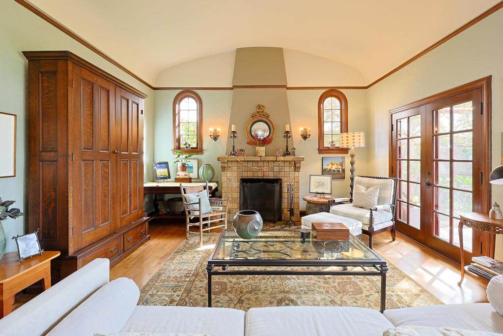 1027 Adella - Photo 1
