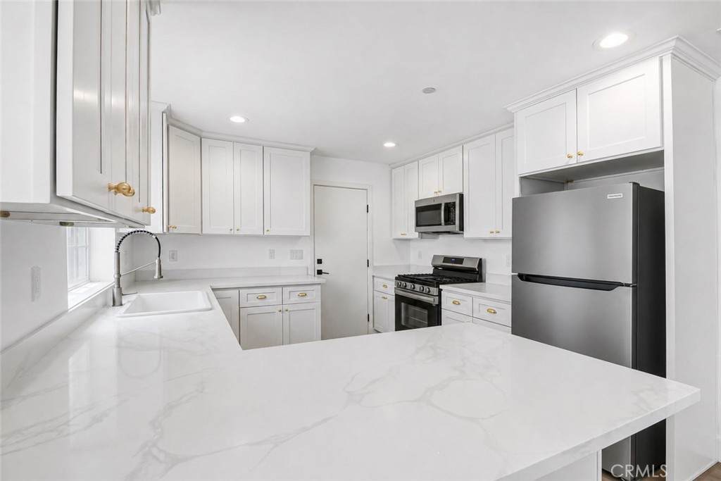 16385 Valencia Avenue - Photo 1