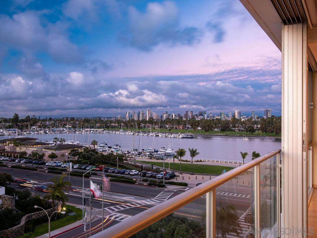 1810 Avenida Del Mundo - Photo 1