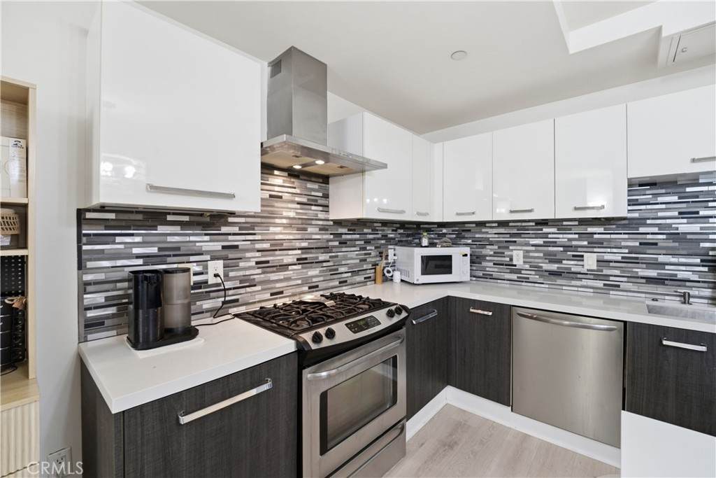 433 Pine Avenue - Photo 1