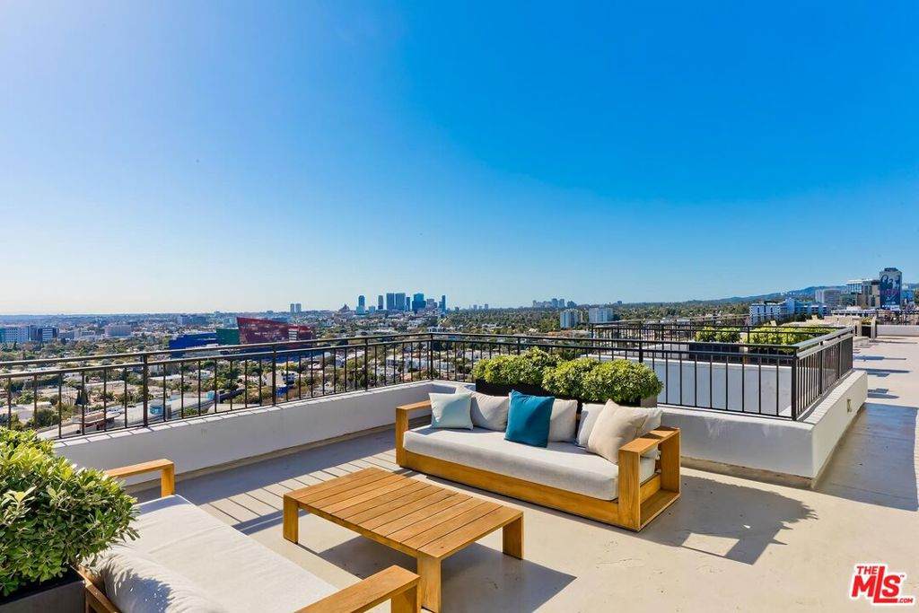 1100 Alta Loma - Photo 1