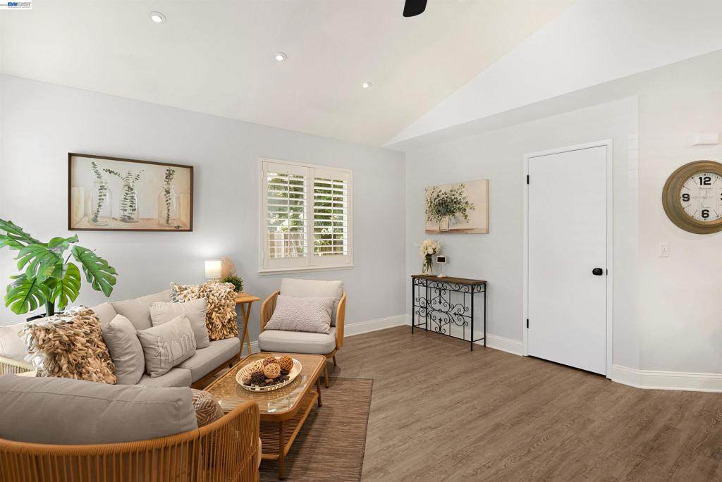 https://bt-photos.global.ssl.fastly.net/socal/orig_boomver_1_445305660-2.jpg