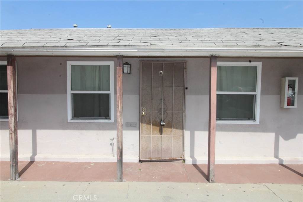 4986 Southern Avenue - Photo 1