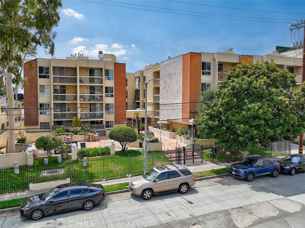 5143 Bakman - Photo 1