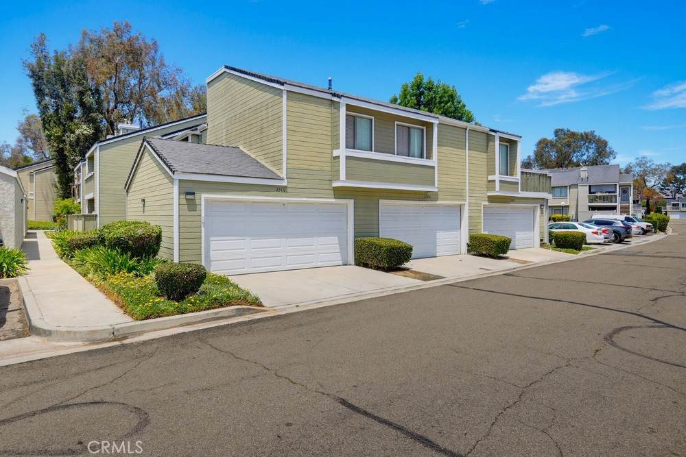 23411 Cambridge - Photo 1