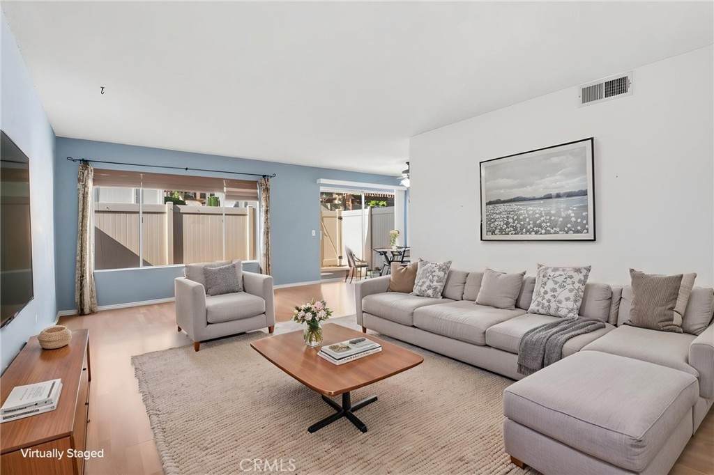 2112 Hawthorne Court - Photo 1