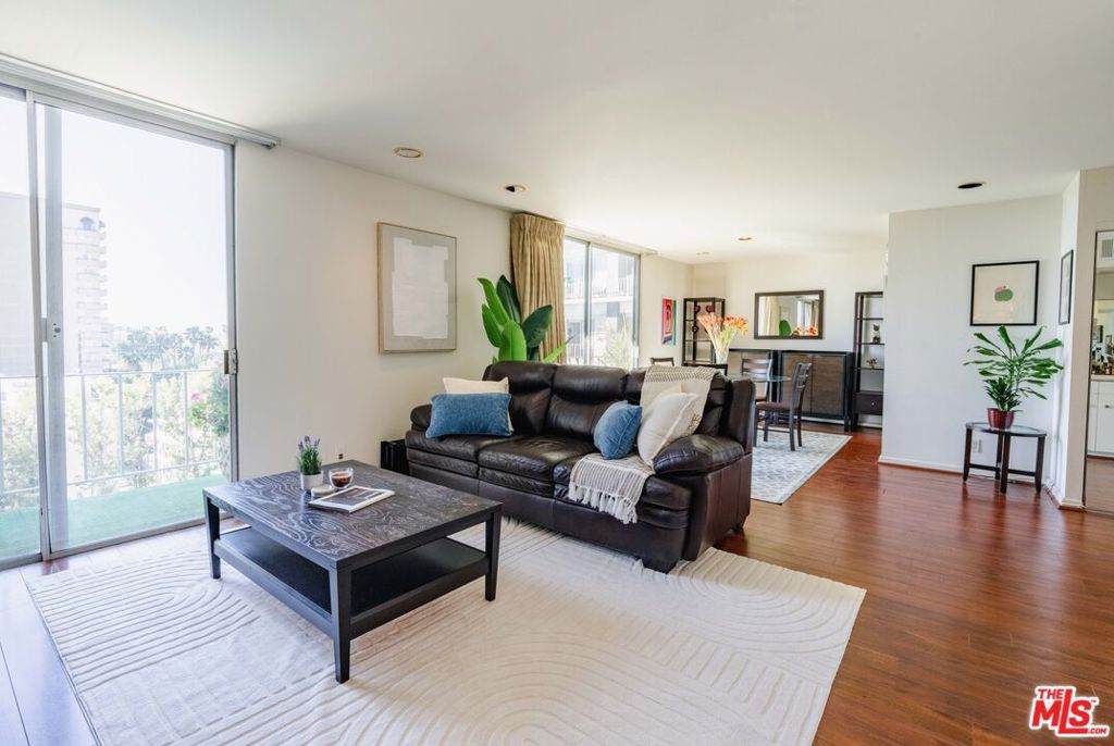 100 Doheny Drive - Photo 1