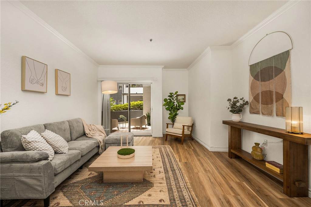838 Pine Avenue - Photo 1
