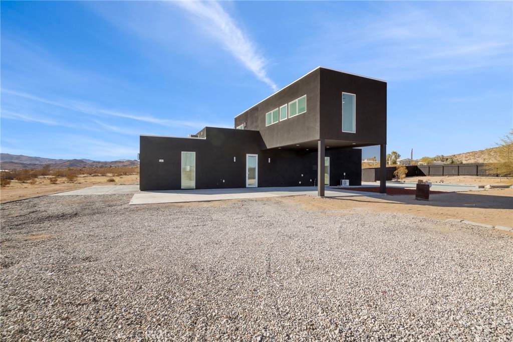 3460 Stonehill Avenue - Photo 1