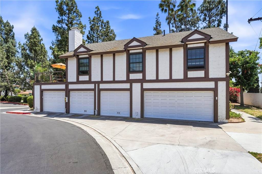 1501 Canterbury - Photo 1