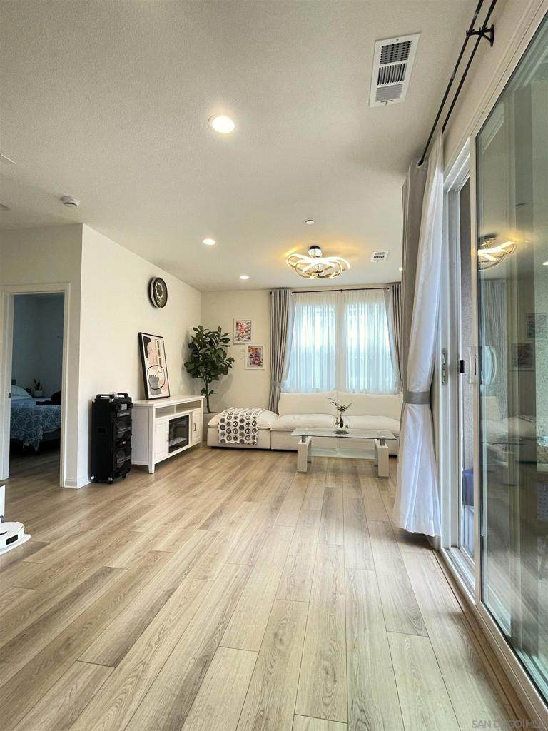 https://bt-photos.global.ssl.fastly.net/socal/orig_boomver_1_445754748-2.jpg