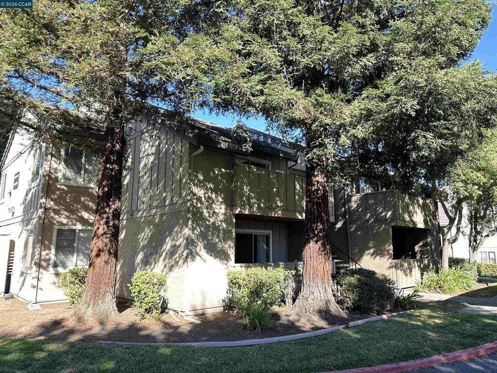 2295 Lakeview Cir - Photo 1