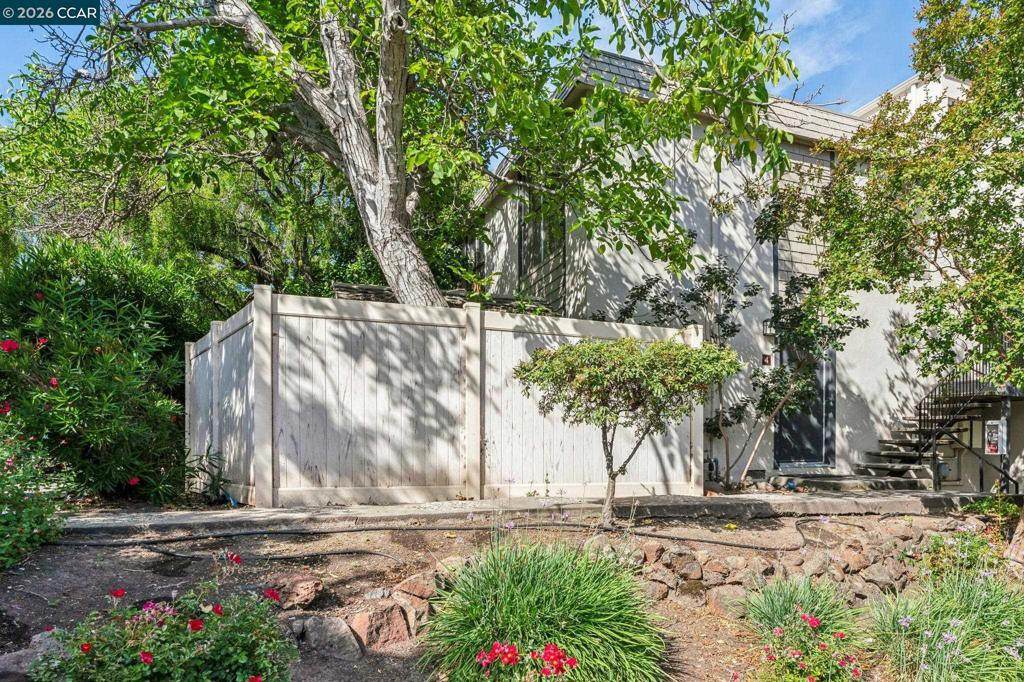 2035 Sierra Rd - Photo 1