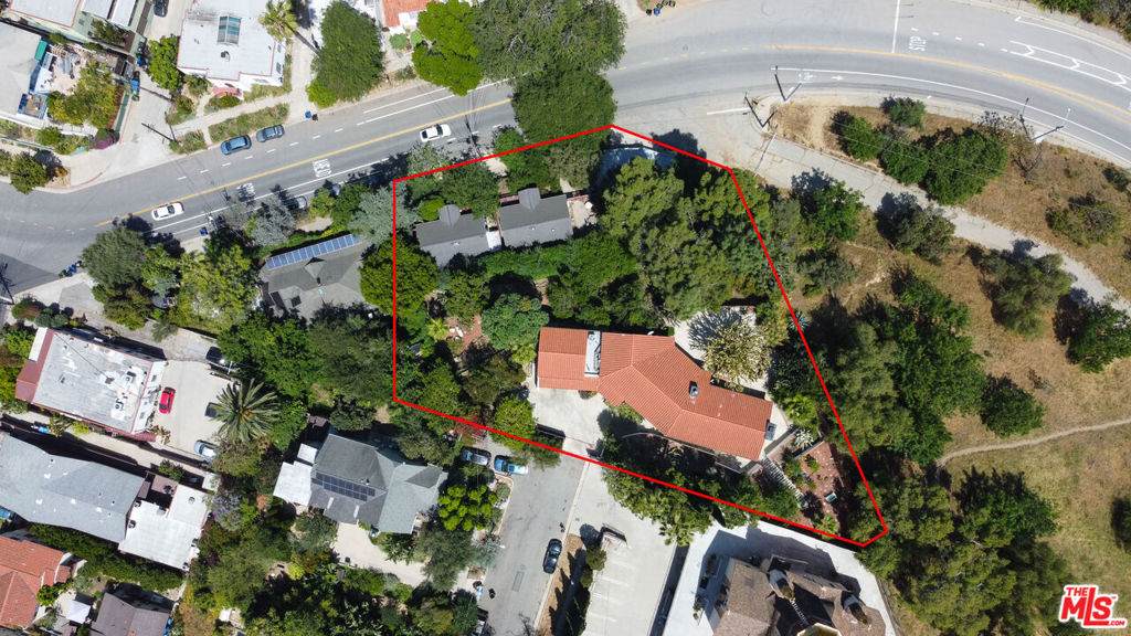 1458 Sutherland Street - Photo 1