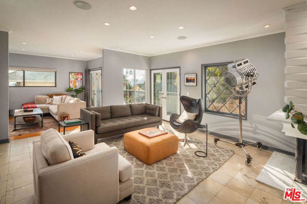 1133 Clark Street - Photo 1