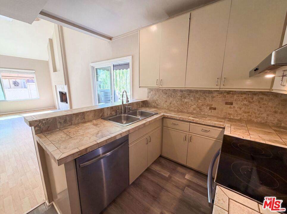 https://bt-photos.global.ssl.fastly.net/socal/orig_boomver_1_446522285-2.jpg