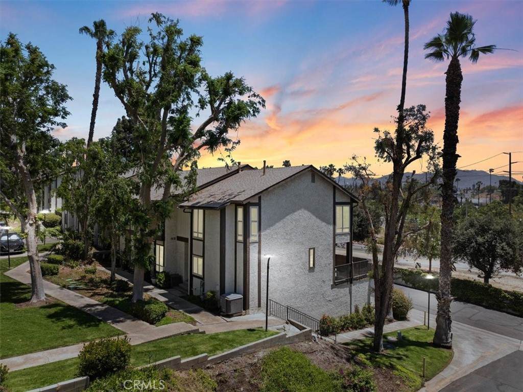 4727 Knickerbocker - Photo 1