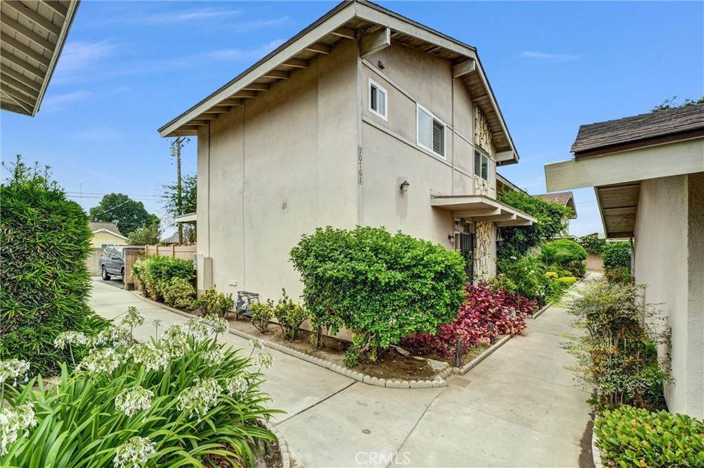 10761 Magnolia Avenue - Photo 1