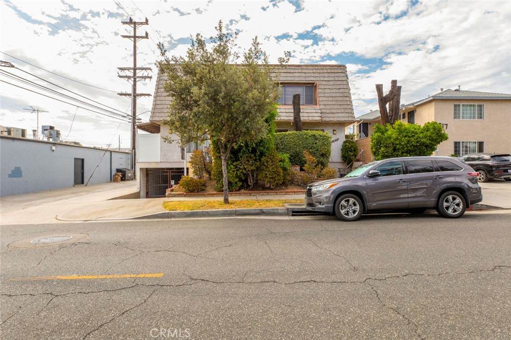 1013 Allen - Photo 1