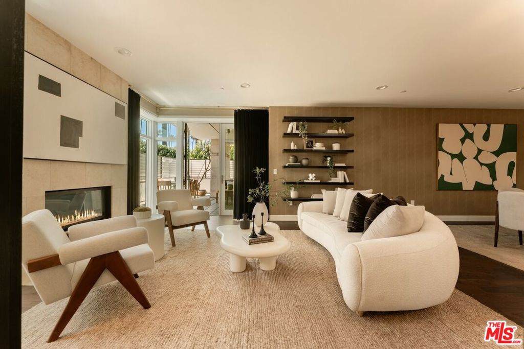 447 Doheny Drive - Photo 1