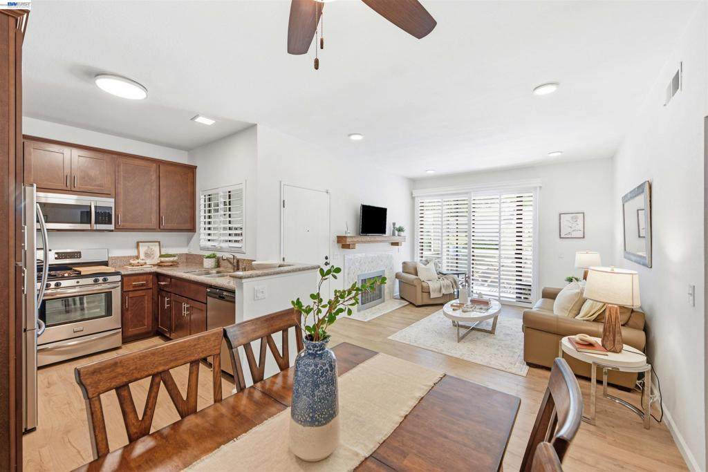 3655 Birchwood Ter - Photo 1