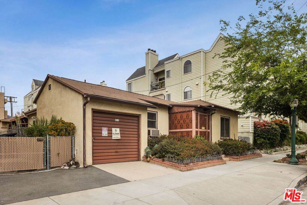 311 Doran Street - Photo 1