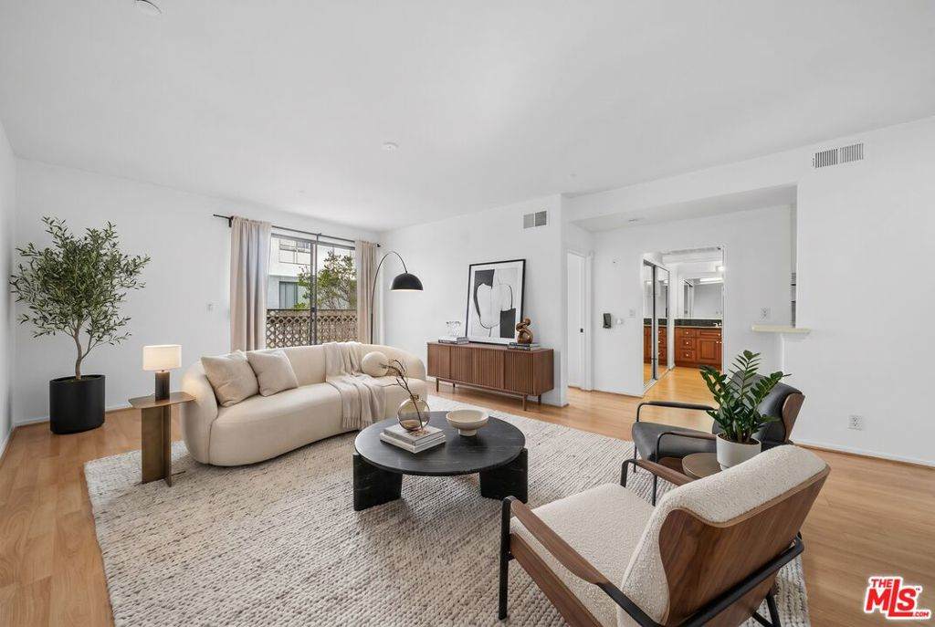 533 St Andrews Place - Photo 1