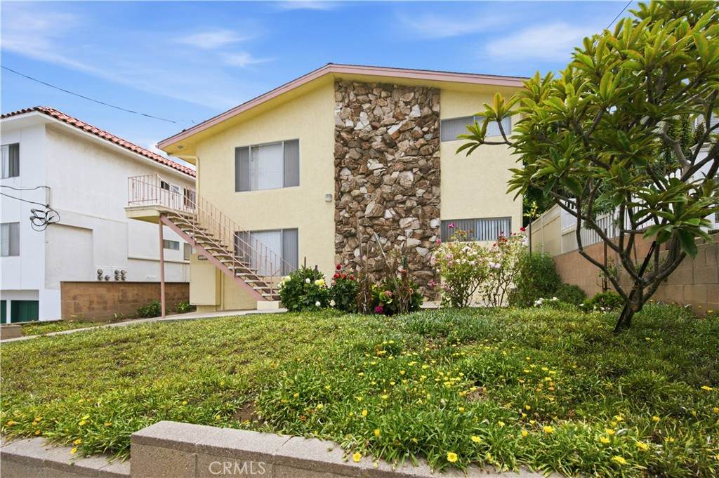 565 36th - Photo 1
