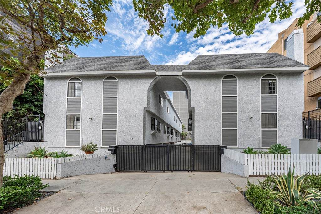 1221 Sycamore - Photo 1