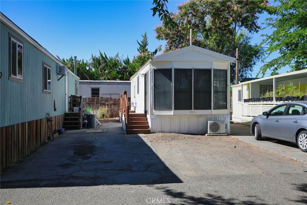 1350 S Main - Photo 1