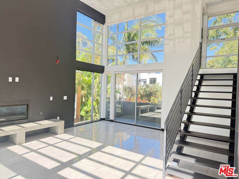 807 Huntley - Photo 1