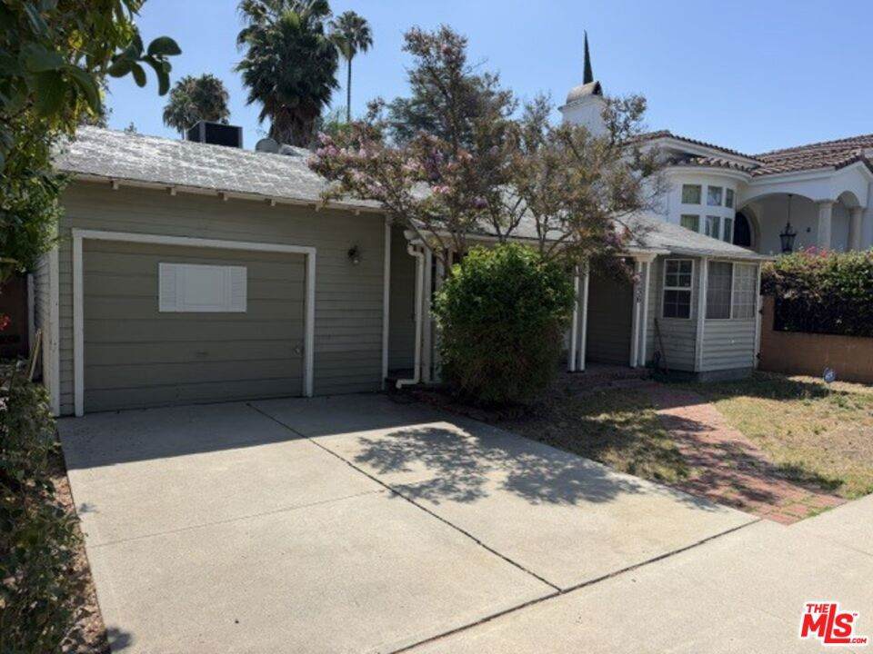 5136 Noble Avenue - Photo 1