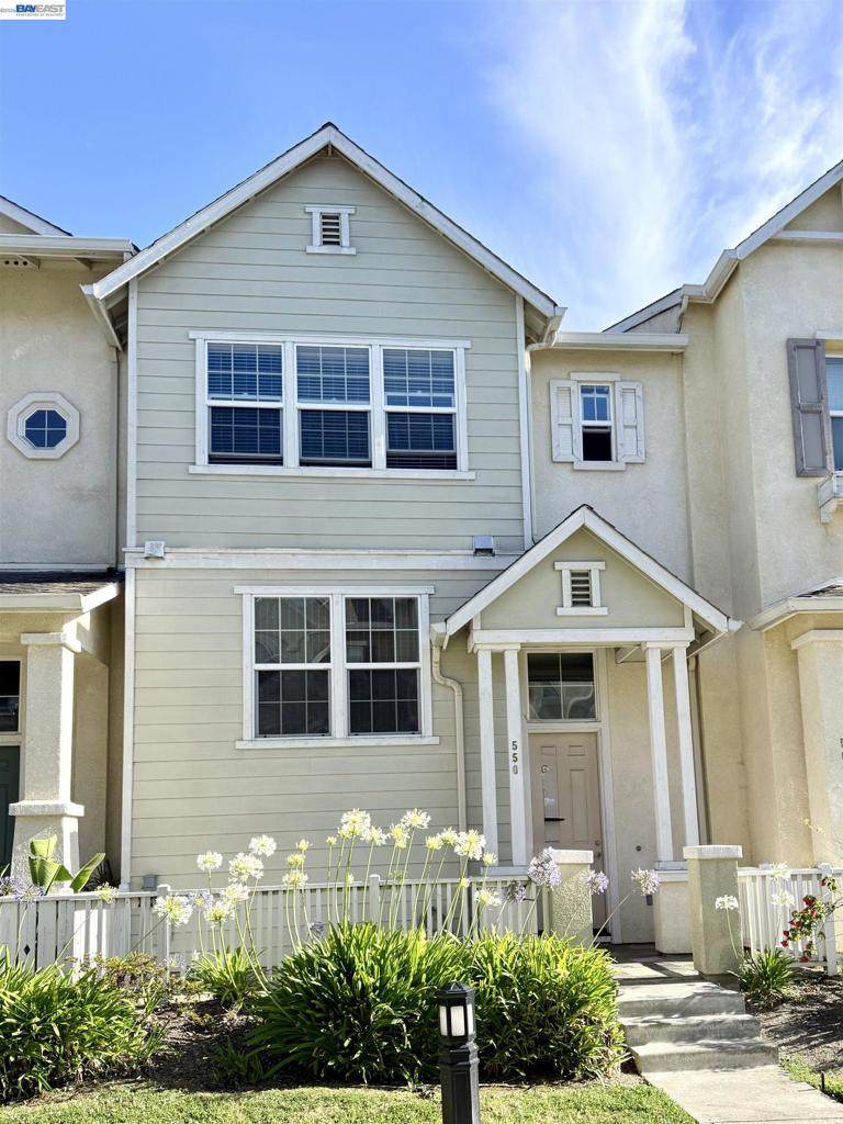 550 Summer Ln - Photo 1