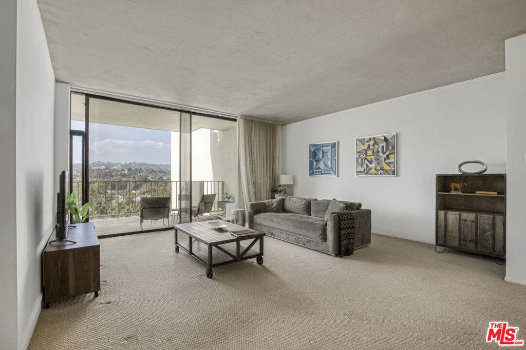 10433 Wilshire Boulevard - Photo 1