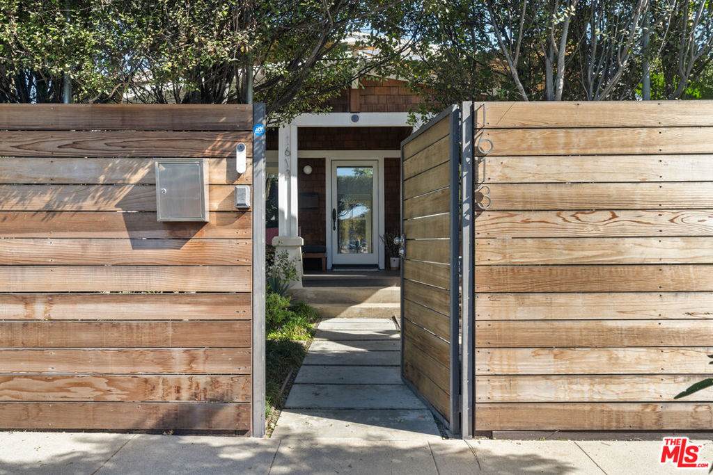 1613 Cabrillo Avenue - Photo 1