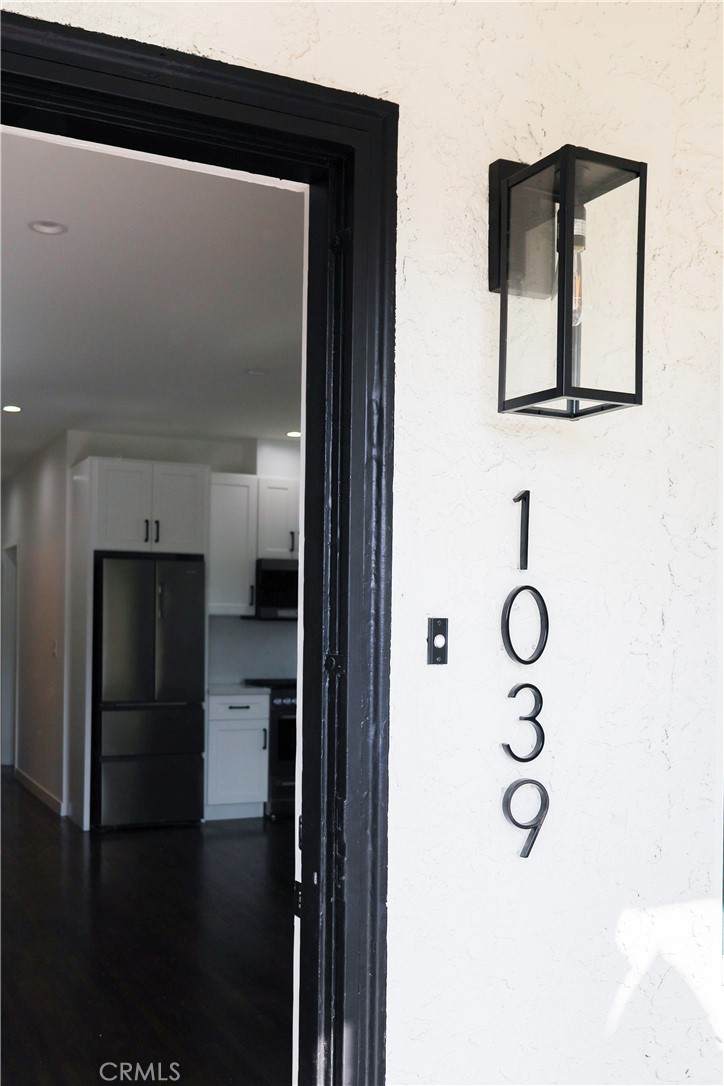 1033 1039 Gladys Ave - Photo 1